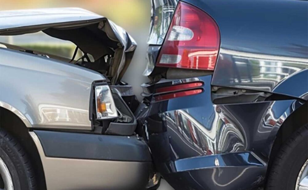 Close up of two damaged cars after a collision, highlighting the importance of maximizing settlement compensation for rear-end accidents.